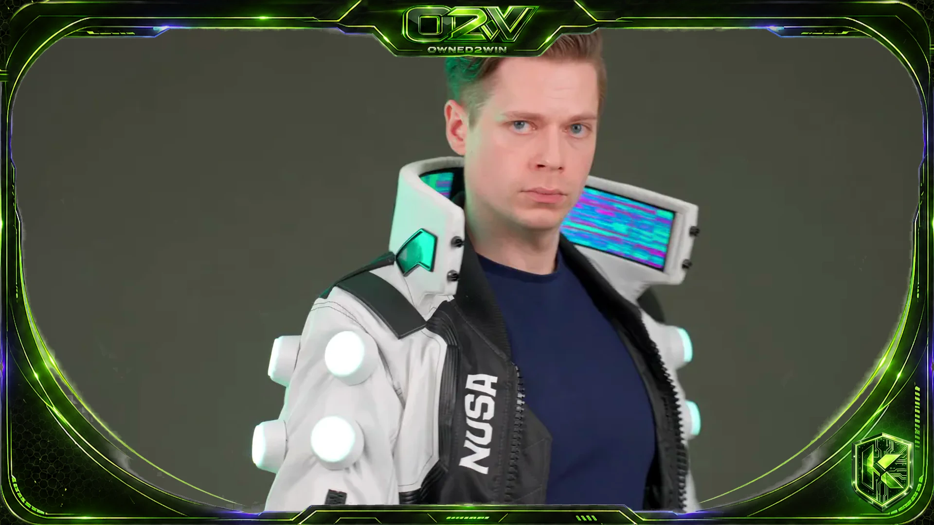 Cyberpunk 2077 : un cosplayeur recrée la veste de V avec un col OLED jouable